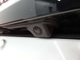 リアカメラとコーナーセンサーが装備されておりますので、夜間の車庫入れなども安心です。