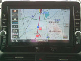 純正のメモリーナビを装備。