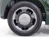 ホイールは車のデザインにマッチした専用タイプです。