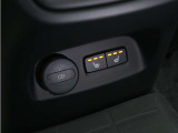 リアシートにもシートヒーターを装備。4席全てで独立した調整が可能です。