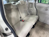 後部座席も気になるようなキズ・汚れやへたり等、大きなダメージはなく、良好な状態です。