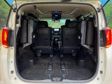 普段のお買い物や通勤、送迎等に十分な荷室スペースを確保しております。セカンドシートを倒すと、大きな荷物の積載も可能です♪