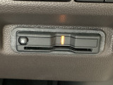 ハンドルの右下にETCがついています。高速道路の料金所の通過も楽々です!。 カードの取り出しもしやすい場所についています。