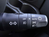 【オートライトシステム】周囲の明るさに応じて自動でライトが点灯・消灯!夕暮れ時やトンネル内での走行、雨の中の走行など、ちょっと忘れそうなタイミングをサポートします!