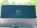 【10.25インチマツダコネクト】車内の雰囲気にマッチした大型ディスプレイ。スマホ接続でのナビ使用やBluetooth再生等、様々な機能が楽しめます。直感的なダイヤル操作が可能で、使い勝手も良好です。