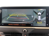 パノラミックビューモニター付きです。車両を上から見たような映像をモニター画面に表示。運転席からの目視では見にくい、車両周辺の状況をリアルタイムでしっかり確認できます。