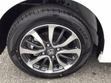 純正アルミホイール付きです。足回りをよりおしゃれに。