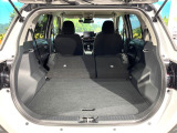 後席を格納すると、これだけの広さが!シーンに合わせたシートアレンジで、大きな荷物も積むことが出来ます♪