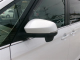 ターンランプ付きドアミラーはデザインだけでなく、他のドライバーや周囲の歩行者にもわかり易く視認性も十分な装備です。