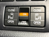 【両側パワースライドドア】スマートキーや運転席のスイッチで後席両側スライドドアの開閉が可能♪電動だから力を入れてドアを開ける必要が無く、小さなお子様でも簡単に開け閉めでき快適です♪