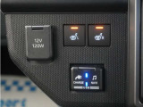 電動パーキングブレーキ搭載で指一本で簡単に操作することができます。さらに停車中に、ブレーキペダルを踏み続けなくても、自動的にブレーキを保持する機能である、オートブレーキホールド付きです。
