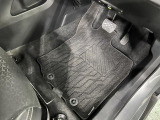 嬉しい純正フロアマット付き♪ 状態も良好です(^^♪