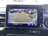 【リアカメラ】運転が苦手な方も車庫入れラクラクです!ギアをリバースに入れれば自動的にモニターが切り換わりますので、面倒な操作は不要です。狭い駐車場もお車を傷つけず安心です!