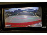 ■バックカメラ■ モニターを見ながら車庫入れやバック運転ができるので、車庫入れが苦手な方や大きな車を運転する際にも安心!現在のバックカメラは小型になってあまり目立ちません。視野も広く、オススメです!
