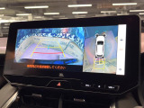 【パノラミックビューモニター】専用のカメラにより、上から見下ろしたような視点で360度クルマの周囲を確認することができます☆死角部分も確認しやすく、狭い場所での切り返しや駐車もスムーズに行えます。