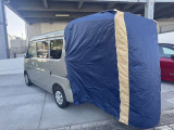 こちらの車両はカーテン&タープ付です。日よけ、雨よけ等様々な場面で活躍してくれます。