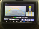 バックでの車庫入れも安心です! リアカメラが付いているバックモニター付のナビを装備しております。操作線もついており距離感も画面から確認できます。