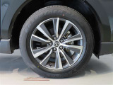 純正のアルミホイール装着車です。タイヤサイズは225/60R18です。