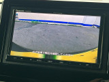 【バックカメラ】駐車時に後方がリアルタイム映像で確認できます。大型商業施設や立体駐車場での駐車時や、夜間のバック時に大活躍!運転スキルに関わらず、今や必須となった装備のひとつです!