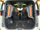 後席を格納すると、これだけの広さが!シーンに合わせたシートアレンジで、大きな荷物も積むことが出来ます♪