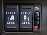 運転席からもスライドドアをボタン操作でスピーディーに開閉できます!またスマートキーでも操作できるので便利です。