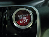 自然に手が届き、操作性の良い赤いボタンでエンジンスタート。。