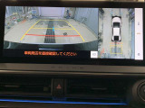車庫入れの苦手な方にバック時のサポートバックモニター、パノラミックビューモニター付き。※カメラが映し出す範囲は限られています。必ず車両周辺の安全を直接確認してください。
