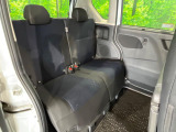 後部座席も気になるようなキズ・汚れやへたり等、大きなダメージはなく、良好な状態です。