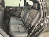 広々とした後部座席です♪気になるキズや汚れなどなく良好な状態です。