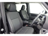 しっかりとしていて上質な座り心地のシートです。 座り心地も良くて長時間の運転も快適ですよ。 肌触りの良いシートが評判です。
