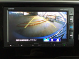 【バックカメラ】運転が苦手な方も車庫入れラクラクです!ギアをリバースに入れれば自動的に切り換わりますので、面倒な操作は不要です♪狭い駐車場もお車を傷つけず安心ですね!