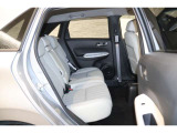 2列目シートも足元はゆったりしており快適にお座り頂けます!チャイルドシートの取り付けにも対応しており、後部座席にお乗りの方も楽しく広々と使用できます!!
