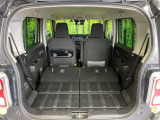 後席を格納すると、これだけの広さが!シーンに合わせたシートアレンジで、大きな荷物も積むことが出来ます♪