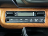 オートエアコン付きです!お好みの温度をセットするだけでエアコンの風量などを自動でコントロール。快適な車内でお過ごしいただけます。