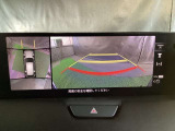 狭い場所での駐車やすれ違いなどでより的確な運転操作に役立つ360&deg;ビューモニターが装備されています。