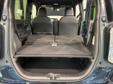リアシートを倒すと、ラゲッジスペースを広くお使いいただけます!