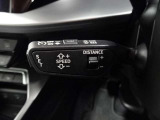 前方車両を感知して一定の車間距離を保ちながら追従走行するアダプティブクルーズCが装備されております。ロングドライブにはぜひ欲しい機能です。