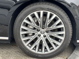 ●純正20インチアルミホイール『スタイリッシュなデザインでAudiならではの卓越した走りを支えるホイールと足回りです。