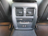 後部座席のエアコン吹き出し。清潔に保たれています。