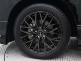 社外品アルミホイールを装着しています。タイヤサイズ235/50R18