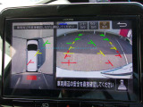 アラウンドビューモニターを装備!<駐車の際にナビ画面に車を真上から捉えた映像が映ります。駐車の時、とても便利な装備です。>