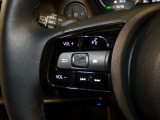 【ステアリングリモコン】ステアリングにオーディオ調節可能なスイッチが装備されていますので運転中でも視線をそらさずにオーディオの調節が可能です!