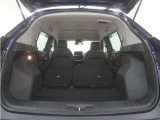 2列目シートを倒すことで、大変広いラゲッジスペースとなります。大きな荷物を積んだりと様々な用途にご利用いただけます。