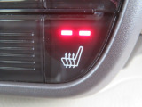 運転席と助手席にはシートヒーターを装備♪シートがとても暖かくなるため、冬期間のドライブに嬉しいアイテムです♪