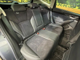 後部座席も気になるようなキズ・汚れやへたり等、大きなダメージはなく、良好な状態です。