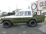 ランドクルーザー60をベースにしたピックアップトラックになります!走行距離8000Km!グリーンとホワイトのツートンカラーでオシャレに決まってます!エンジン・ミッション等機関良好です!
