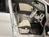 【フロントシート】足元ゆったり快適です♪
