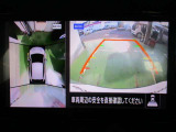 アラウンドビューモニターが駐車をアシスト☆4つの高解像度カメラで車の周囲を撮影。ミニバン、SUVなどの死角の駐停車も驚く程楽です!バックカメラは、車庫入れの時は勿論、後方の安全確認もできて安心です♪