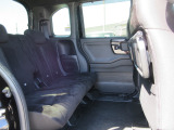2列目も足元が広々しています。足元が狭い車は乗っていても疲れますよね・・・これだけ広ければ後部座席の方も大満足!皆様で楽しいドライブを!