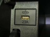 充電用USBジャックも付いて、携帯やオーディオ機器などの充電ができます。